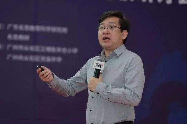 全国优秀青年班主任,80后班主任代表人物,杨兵老师的《爱自己就栽培